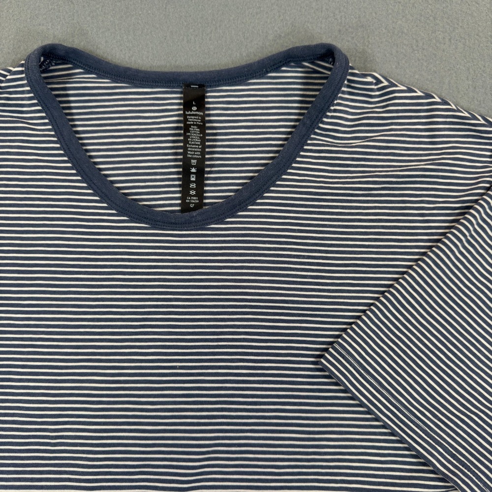 Lululemon Mens Large Blue White Striped Pima Cotton SeaCell Short Sleeve Tee